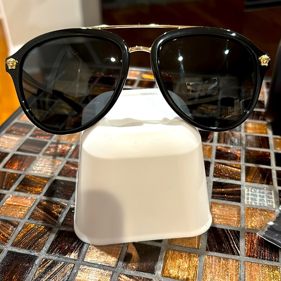 Versace Accessories - Flash sale🔥EUC Authentic Versace Sunglasses Black Rock Icons 58’ w/Gold Accents